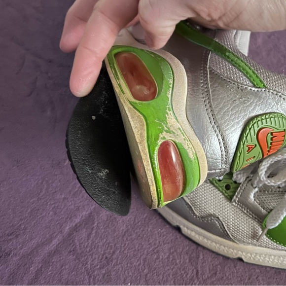 AS IS: 2 x Nike Air Max 6.5 - Picture 3 of 15